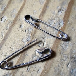 "Safety pin" cufflinks