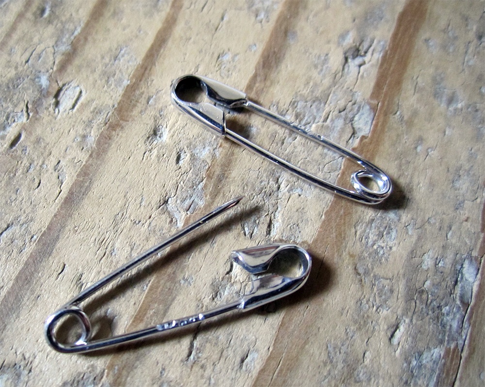 "Safety pin" cufflinks