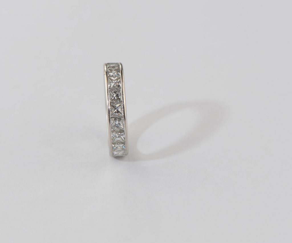 Diamond wedding ring