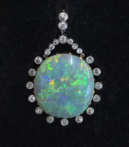 Opal and diamonds pendant.