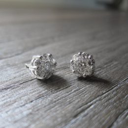 Diamonds earrings.