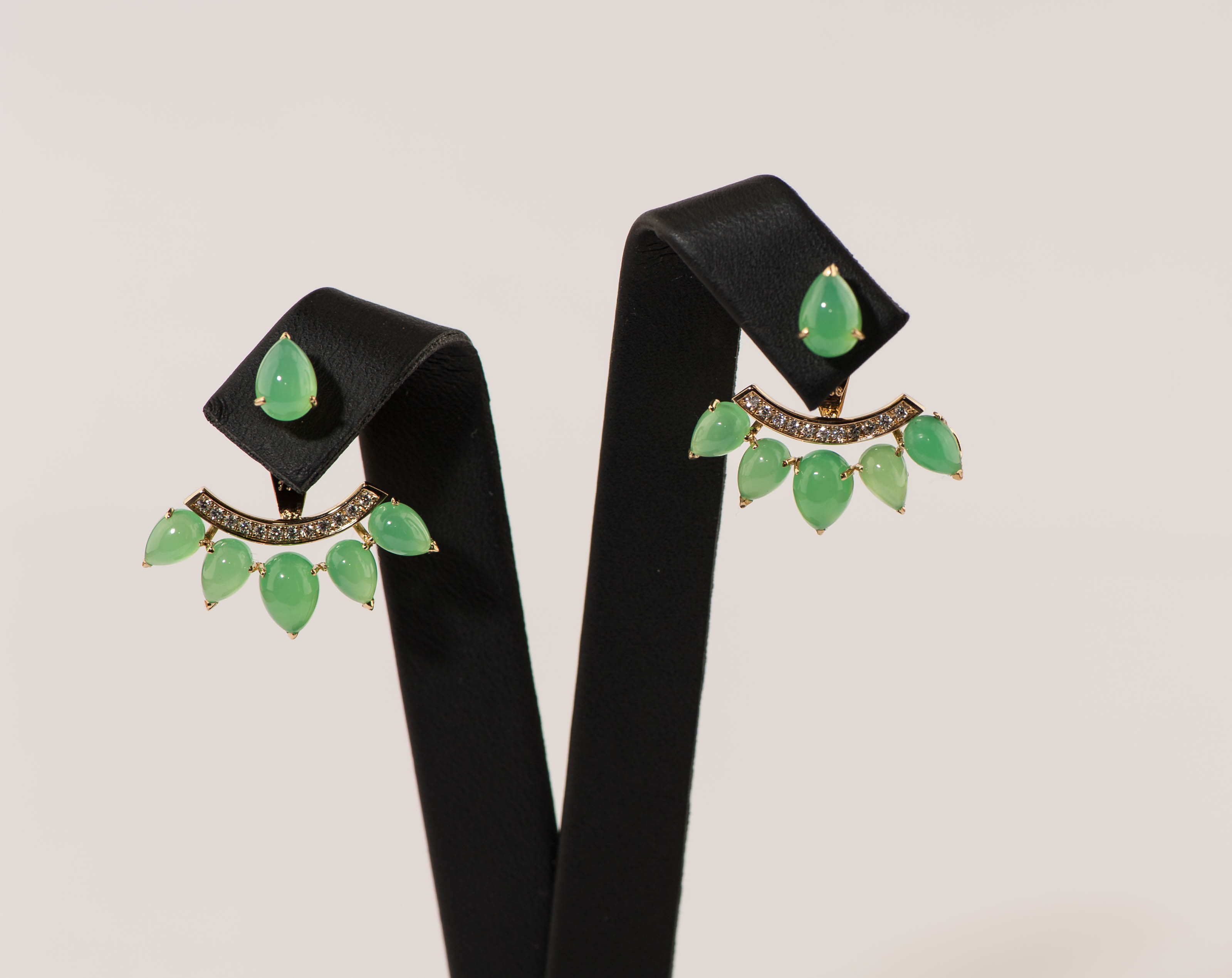 Chrysoprase and diamonds earrings.