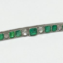 Barrette diamants et émeraudes.