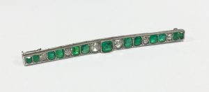 Barrette diamants et émeraudes.