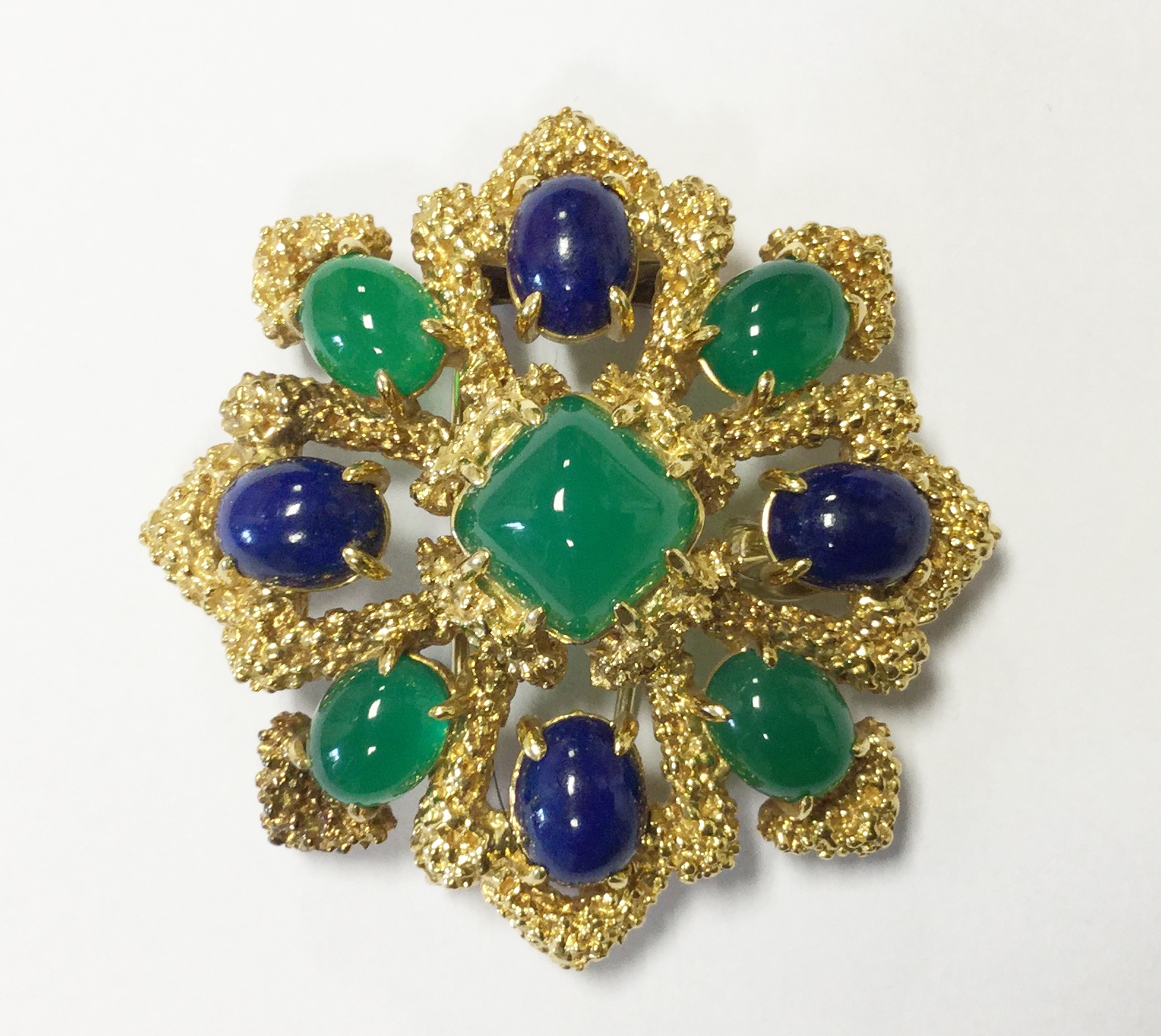 Broche Van Cleef & Arpels chrysoprase et lapis lazuli.