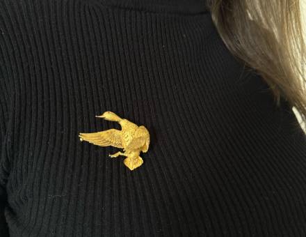 Broche canard en vol, or saphir et diamant, Hermès (Vendu)